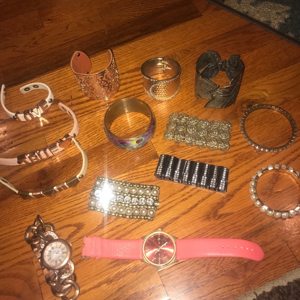 Bundle of jewelry